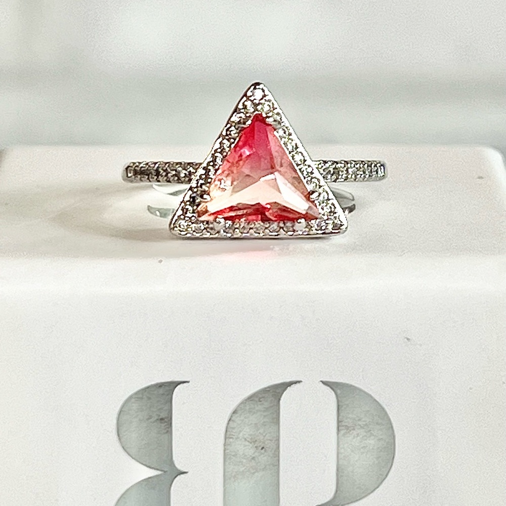 Retro Girl Boss Unicorn Elegant Pink Triangle Stone Ring